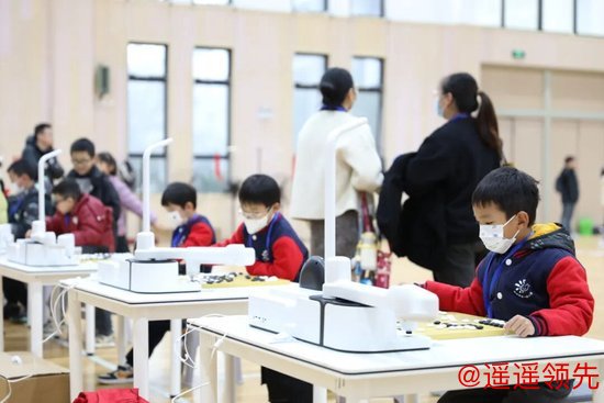 与小明围棋机器人精彩对弈